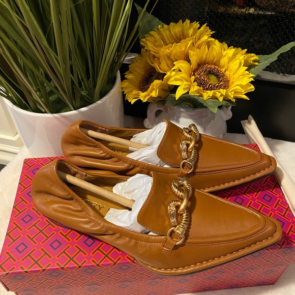 TORY BURCH JESSA POINTY-TOE LOAFER - Picture 1 of 8